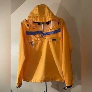 Pull over Patagonia windproof/waterproof jacket.